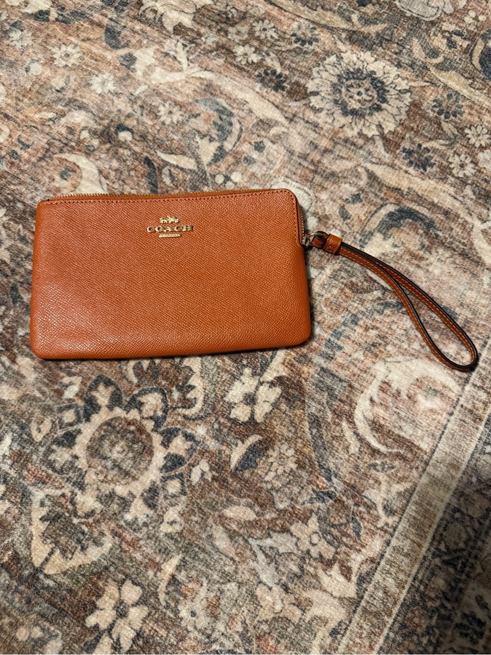 Coach Orange Cognac Zip Wristlet Wallet Gold Tone Logo Wrist Strap